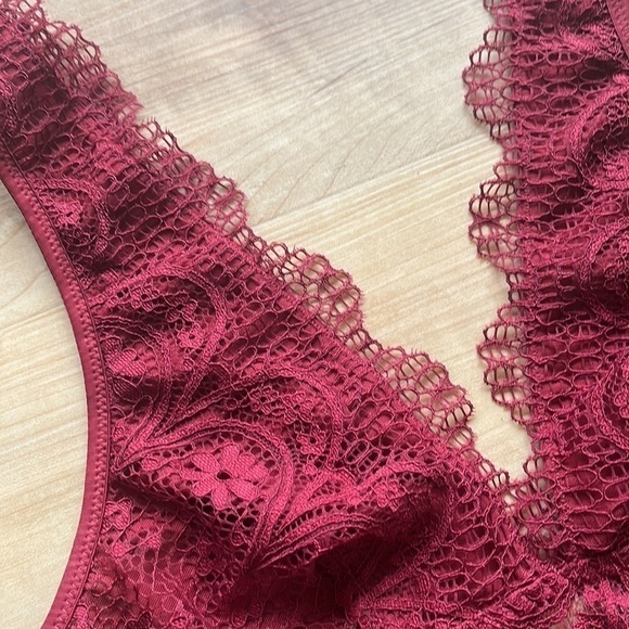 Three Bird Nest Red Floral Lace V-Neck Bralette - Picture 3 of 7